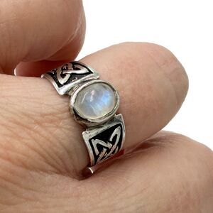 925 Sterling Silver Rainbow Moonstone Ring Size 8 Celtic Knot Oval Cabochon